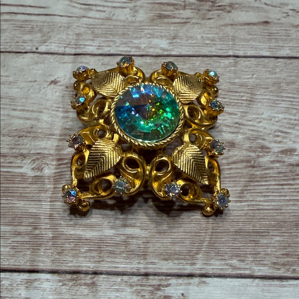 Vintage Gold Tone Brooch with Blue Green Gemstone and Rhinestones - Picture 5 of 7